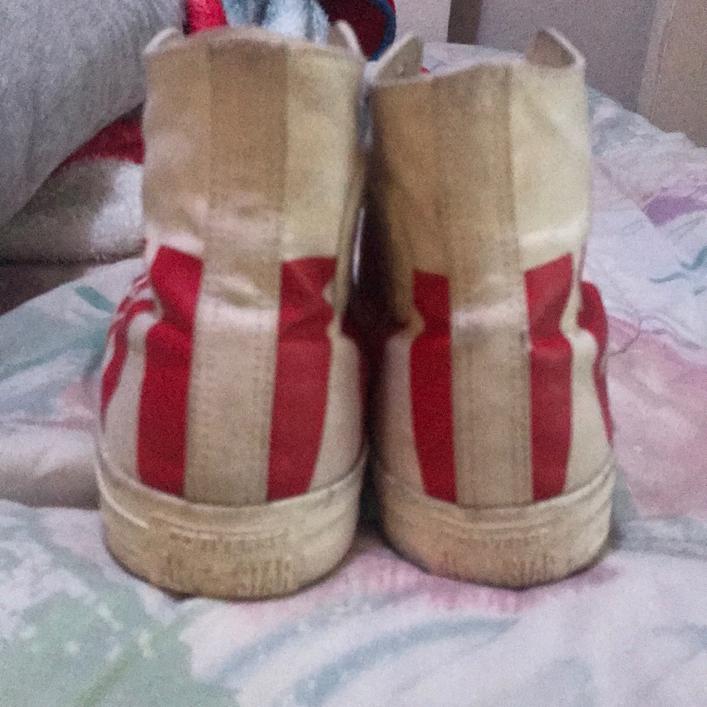 Converse - Picture 2 of 4